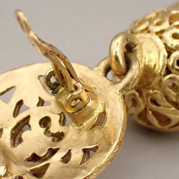 CHANEL CC Paisley Motif Drop Earrings 95P Clip-On Gold-Plated Vintage - Picture 10 of 15